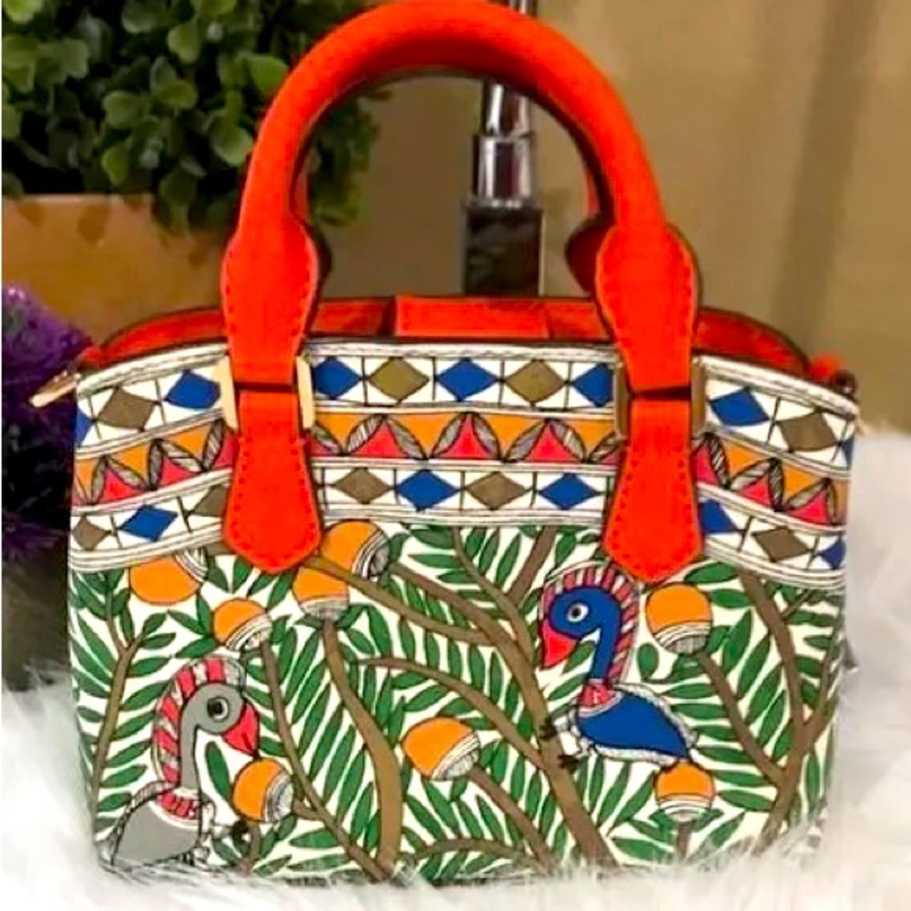 Tory Burch Mini Bag. Super cute bag perfect for summer!  Dimensions 7x 5x 3